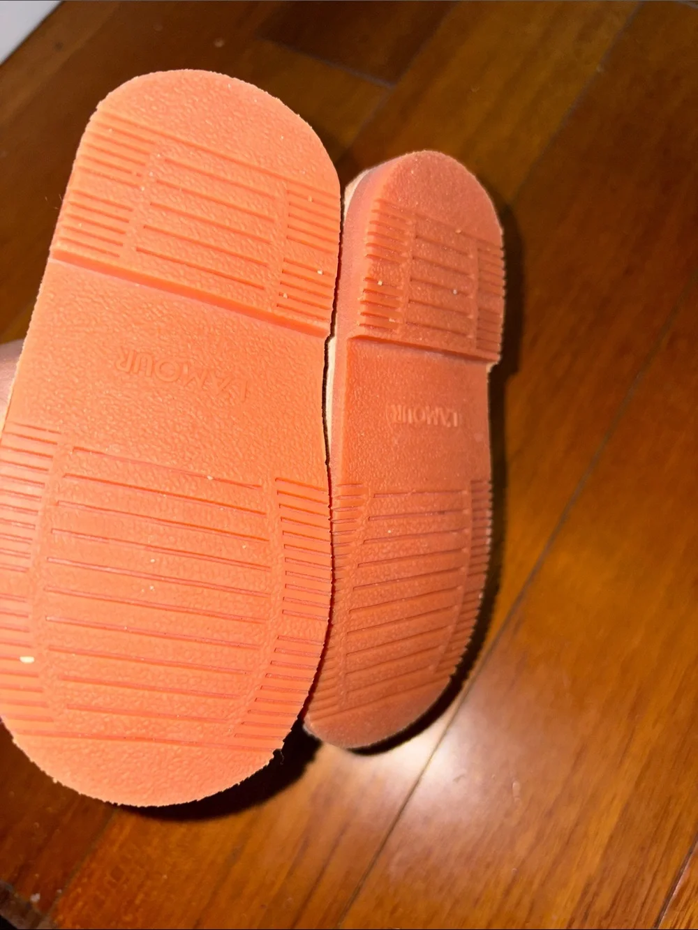 NWOT L'Amour Joy Classic Leather T-Strap Mary Janes in almond size 5